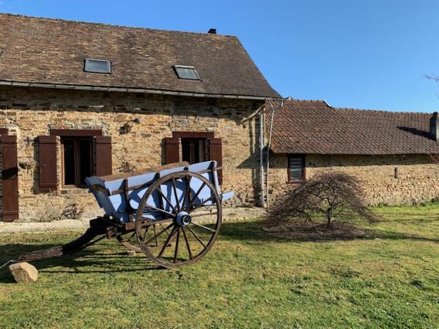 La Petite Ecurie Saint-Yrieix-la-Perche Exterior foto