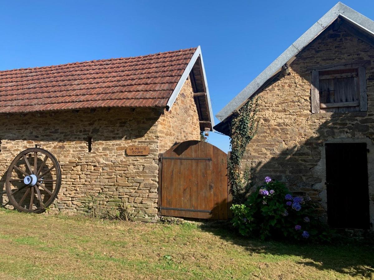 La Petite Ecurie Saint-Yrieix-la-Perche Exterior foto